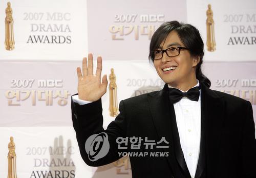 ぺ・ヨンジュン、太王四神記でMBC演技大賞に