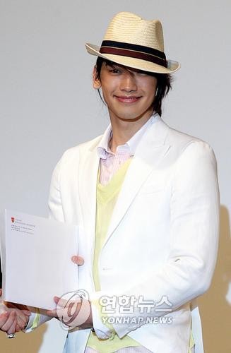 Rainに「韓国イメージ礎石賞」 新芽賞はキム・ヨンアら