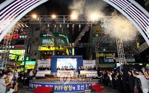 釜山国際映画祭きょう開幕、9日間「映画の海」に