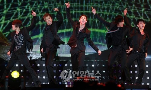 東方神起のニューアルバム、20万枚突破