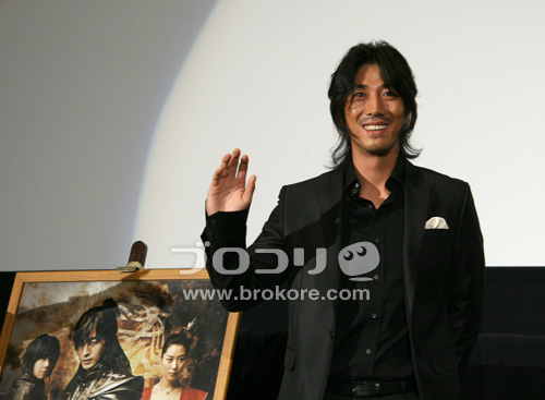 ユン・テヨン、「太王四神記」劇場公開で初日舞台挨拶